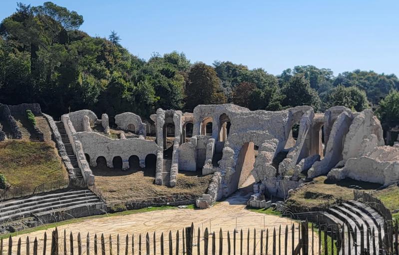 saintes roem. amphitheater