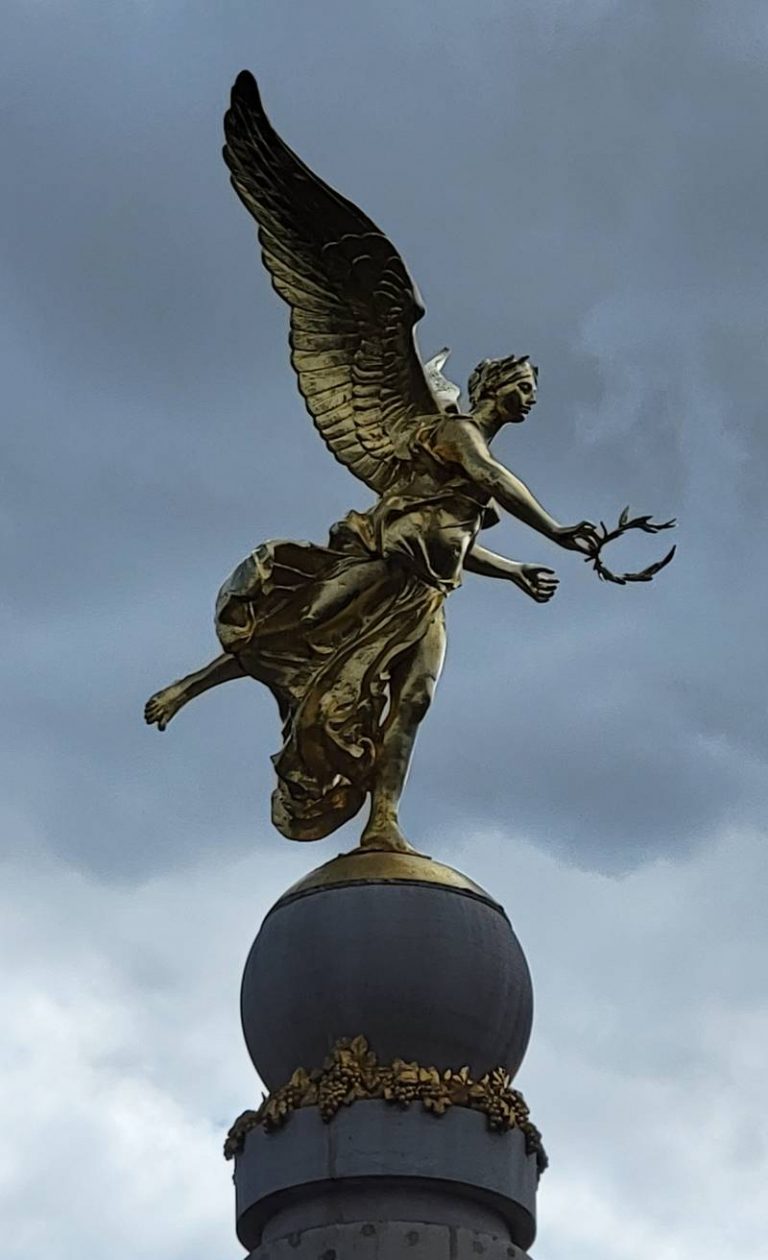 reims brunnen genius