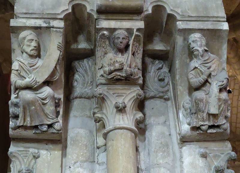 reims st. remi schiff figurenkonsolen